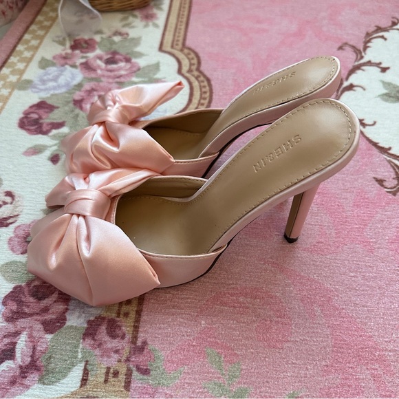 Cute satin bow heels🎀🩷💗 - Picture 3 of 4